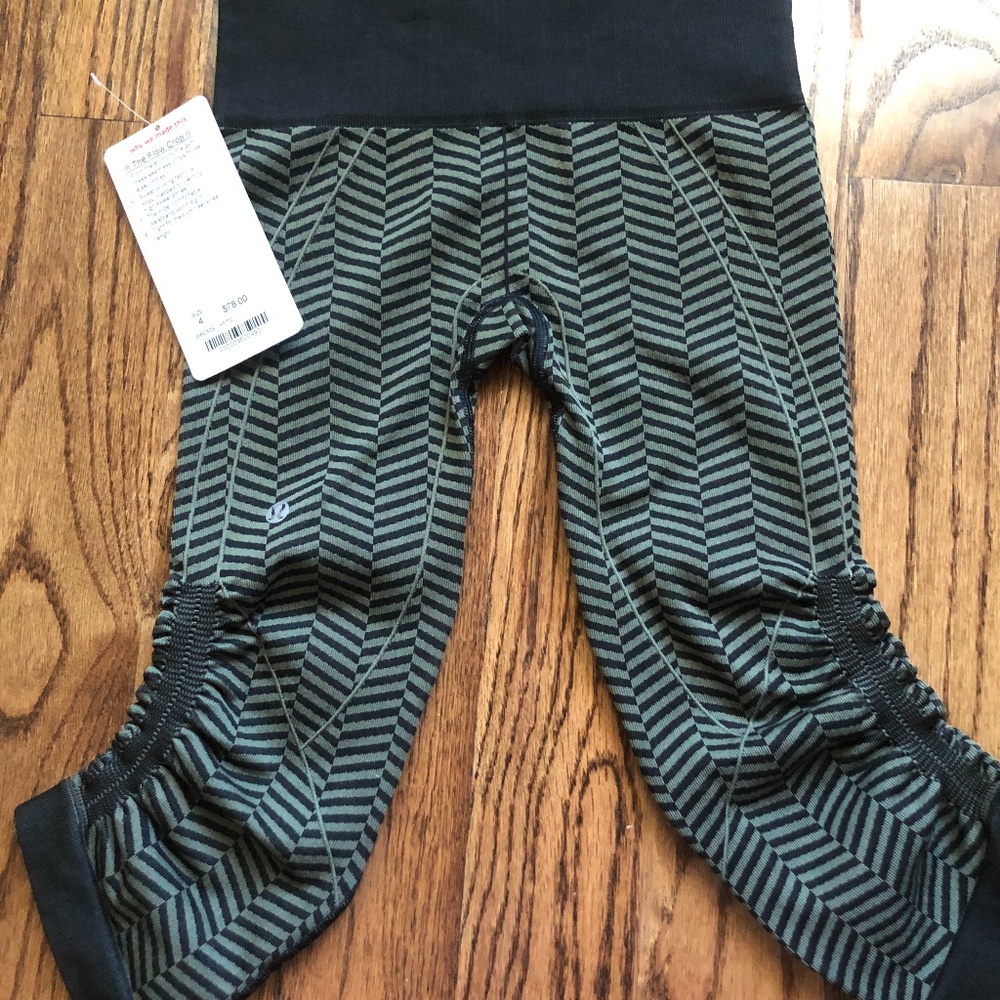 NWT - Lululemon sz 4